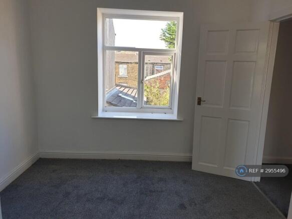 2 bed Terraced to rent Image 5