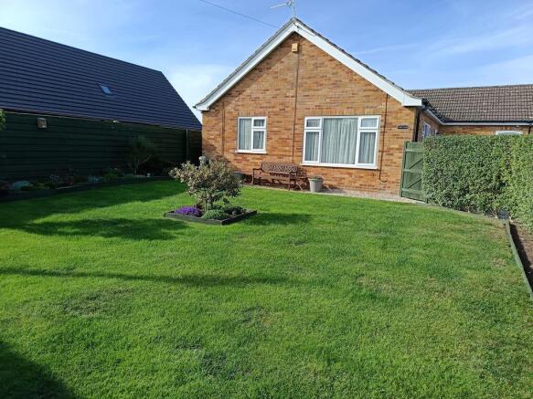 Front garden view 2
