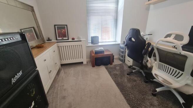 2 bed Flat to rent Image 11