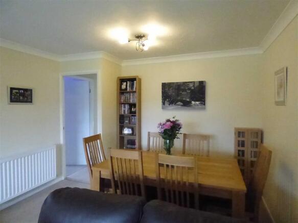 LOUNGE/DINING ROOM