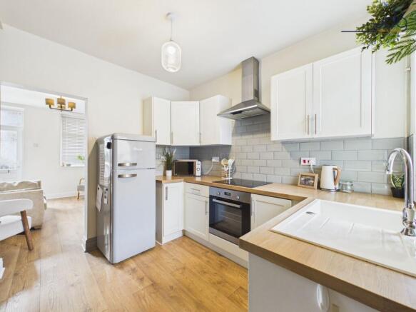 Kitchen with breakfast bar