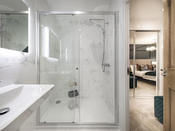 En-suite with Porcelanosa tiles 