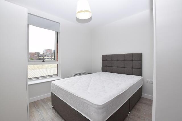 2 bed Apartment to rent Image 4