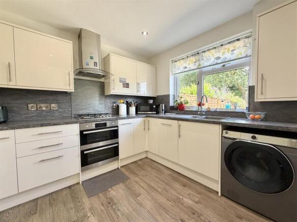 3 bed Semi-Detached for sale Image 8