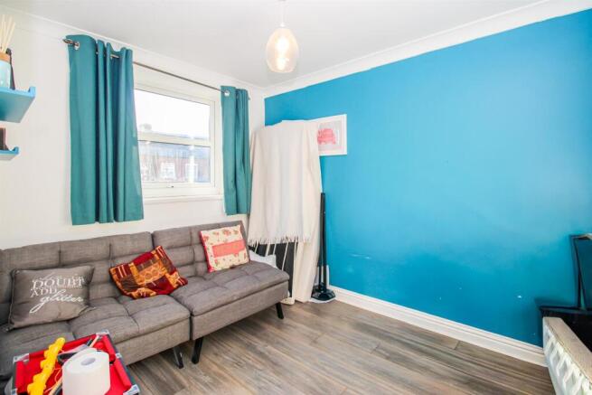 3 bed Town House for sale Image 6