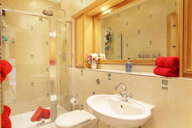 Bathroom 2.jpg