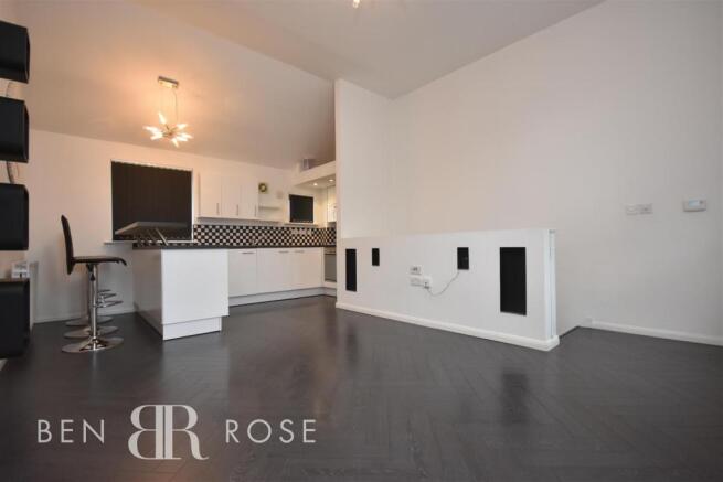 Lounge/Kitchen