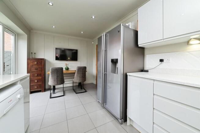 3 bed Semi-Detached for sale Image 7