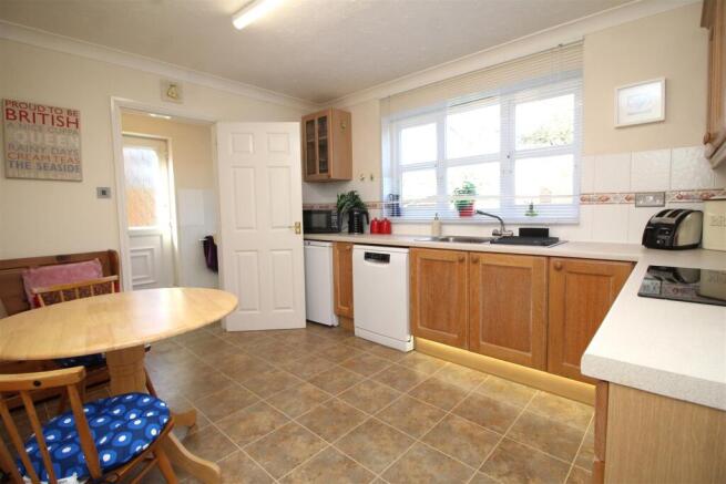 kitchen 2.JPG