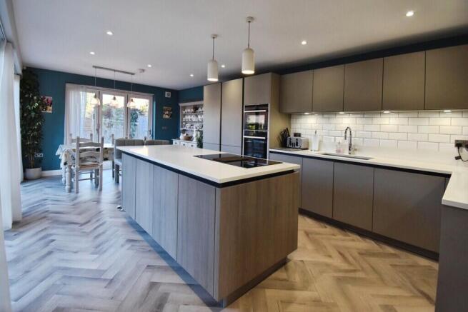 Kitchen & Din...