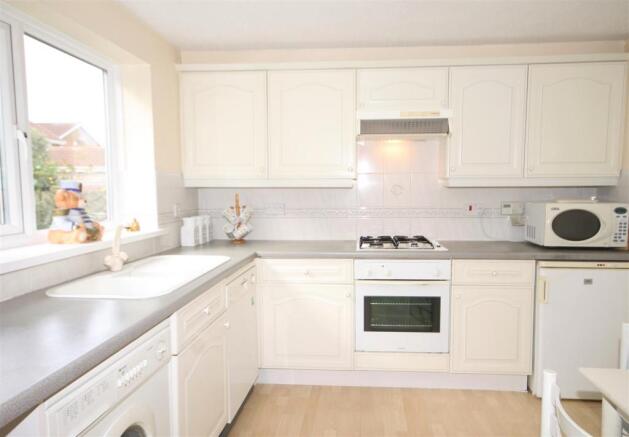 FITTED KITCHEN