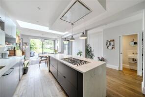 14, Wroxham Gardens, Wood Green, London N11 2BA