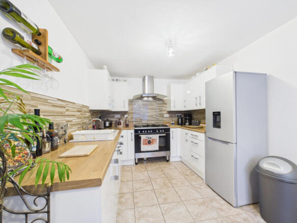 3 bed Detached for sale Image 4