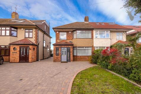 London Road, Abridge, RM4