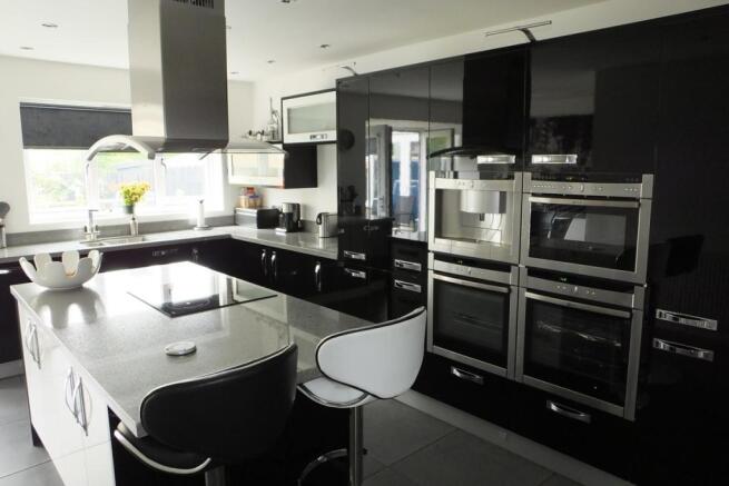 kitchen/dining room