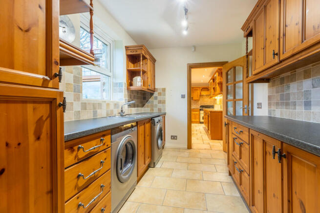 7 bed Detached for sale Image 7