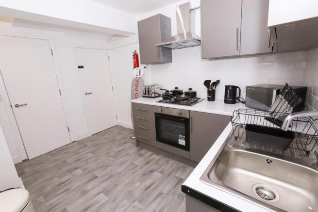 4 bed Terraced to rent Image 9
