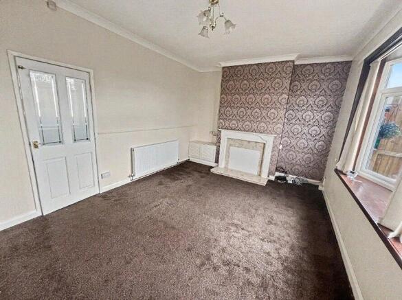 3 bed Semi-Detached to rent Image 2