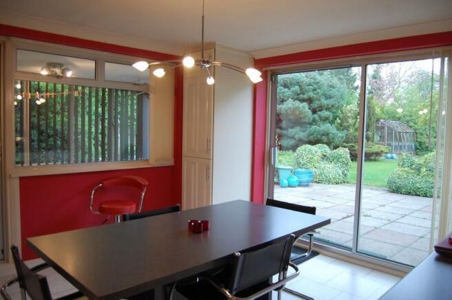 KITCHEN/BREAKFAST