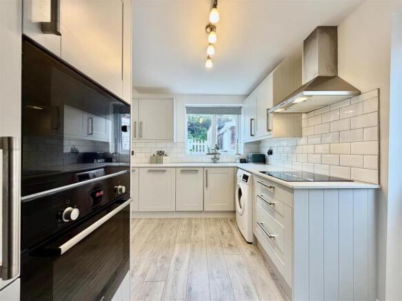 3 bed Semi-Detached for sale Image 11