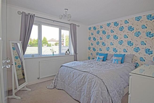5 St Richards Close, bed 1.jpg