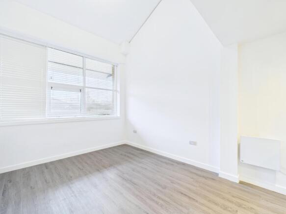 CAM01909G0-PR0445-STILL002