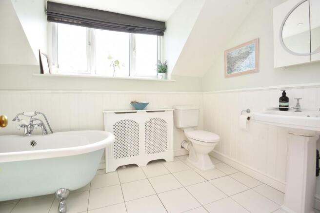 4 bed Terraced for sale Image 9