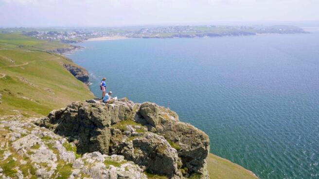 666996c0a32c5_LRWalking-Pentire-1_edited-1