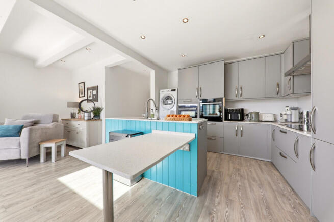 4 bed Semi-Detached for sale Image 6