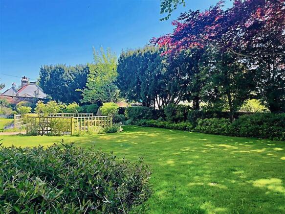 3 bed Apartment for sale Image 5