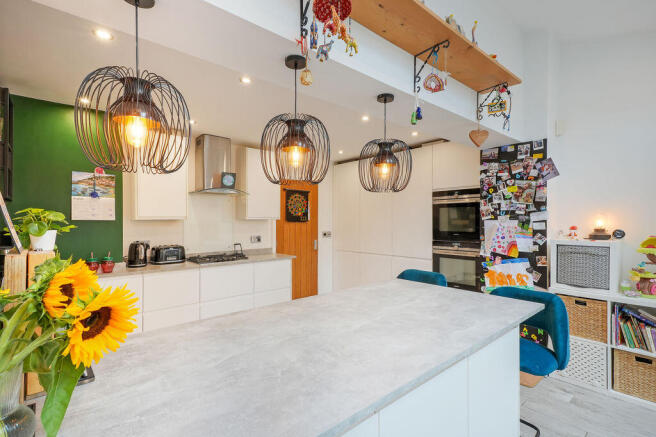 3 bed Semi-Detached for sale Image 10