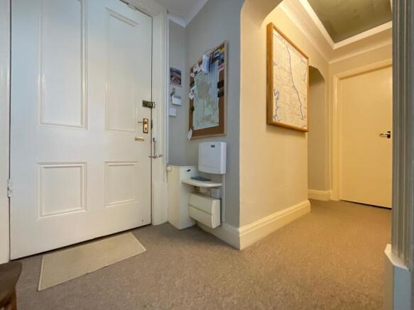 2 bed Ground Flat for sale Image 11