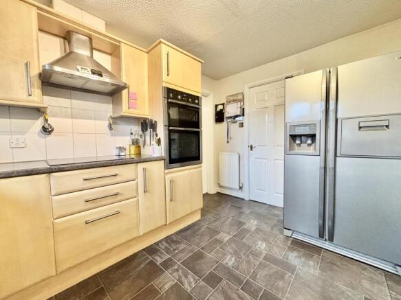 5 bed Detached for sale Image 5