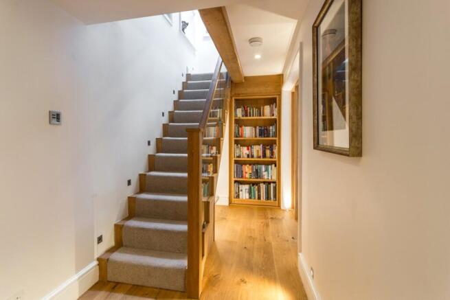 6 bed Detached for sale Image 11