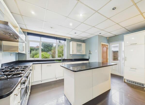 cam01698g0pr0135still010001