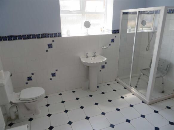 LUXURY EN-SUITE BATH