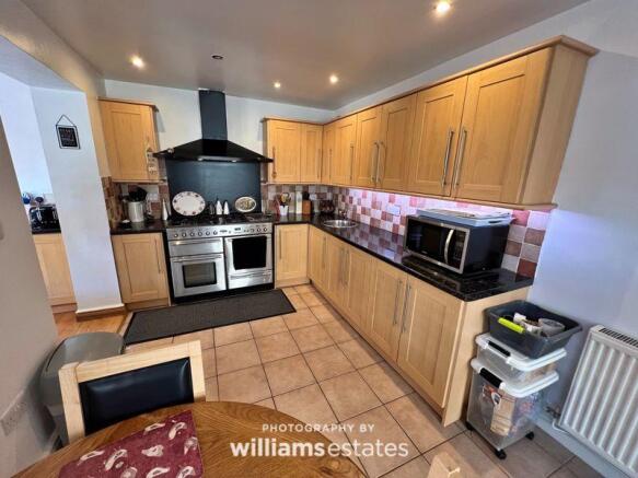 Kitchen/ Breakfast Room