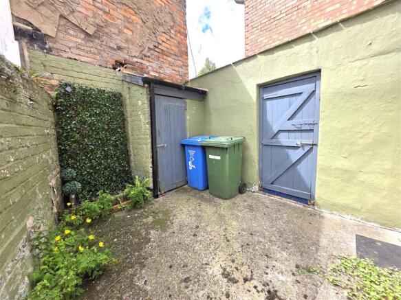 2 bed House to rent Image 9