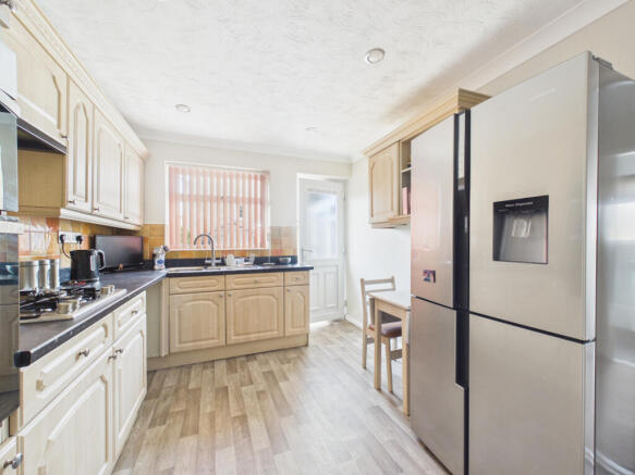 3 bed Semi-Detached for sale Image 10
