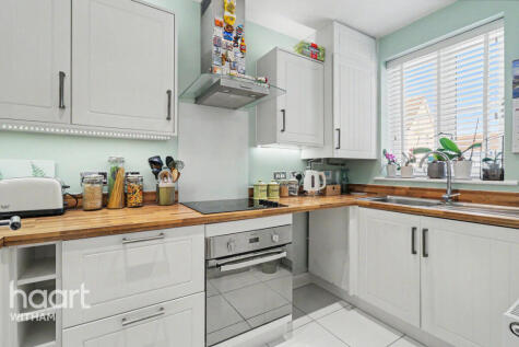 Henderson Way, Witham