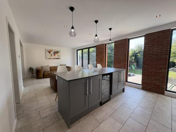 3 bed Semi-Detached for sale Image 11
