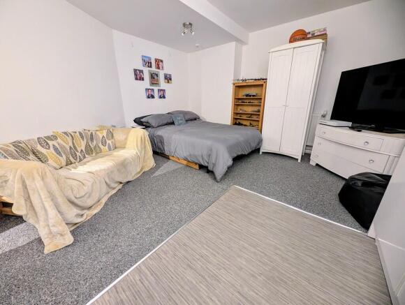 PXL_20251203_1617...