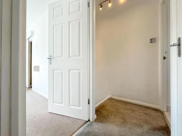 2 bed House to rent Image 8