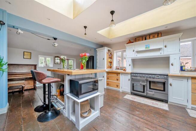 Kitchen Dining (2).jpg