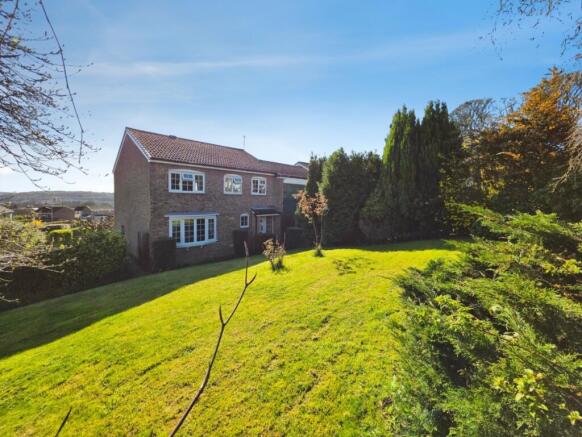 Gill Beck Close, Baildon, BD17 6TJ photo 2