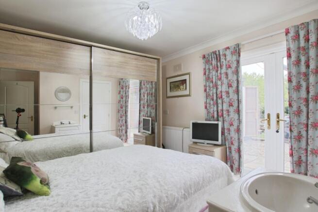 4 bed Detached Bungalow for sale Image 10