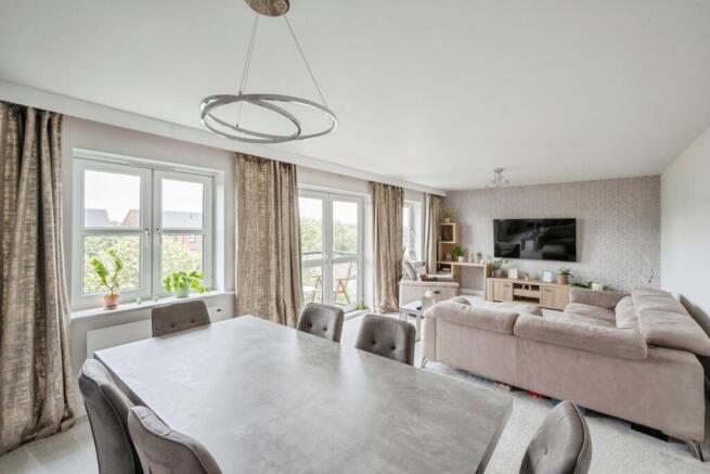2 bed Flat for sale Image 7