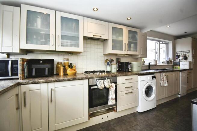 3 bed Semi-Detached for sale Image 4