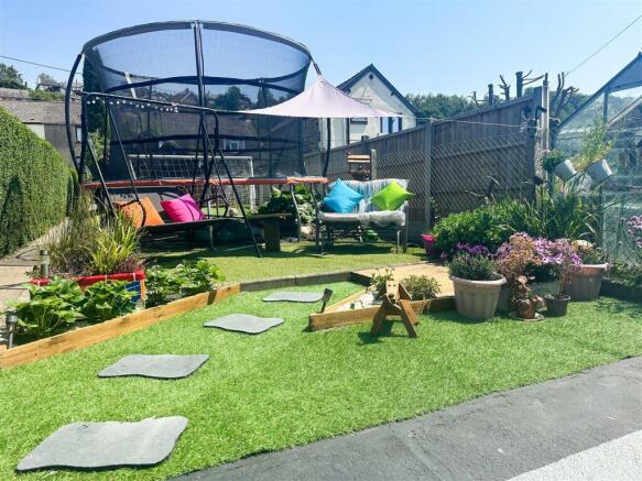 Garden - seating area.jpg
