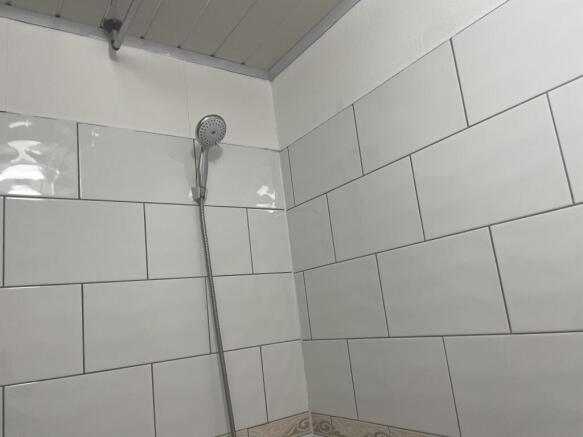 2 bed Terraced to rent Image 6
